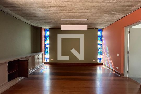 Sala de casa à venda com 4 quartos, 450m² em Alto de Pinheiros, São Paulo