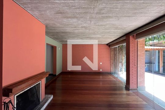 Sala de casa à venda com 4 quartos, 450m² em Alto de Pinheiros, São Paulo