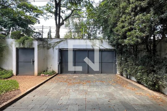 Garagem de casa à venda com 4 quartos, 450m² em Alto de Pinheiros, São Paulo