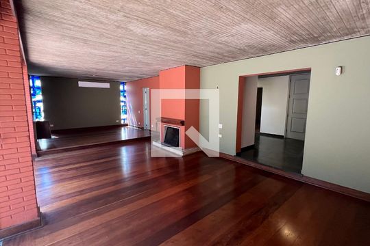 Sala de casa à venda com 4 quartos, 450m² em Alto de Pinheiros, São Paulo
