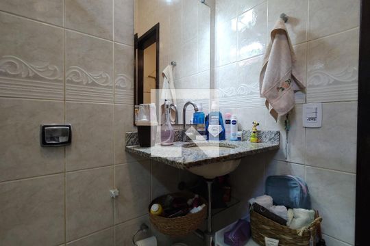 Banheiro Social de casa de condomínio à venda com 4 quartos, 187m² em Taquara, Rio de Janeiro