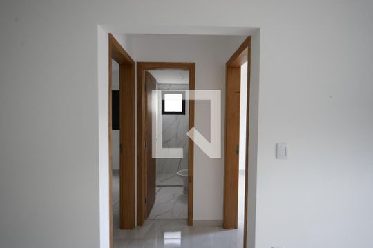 Corredor de apartamento para alugar com 1 quarto, 42m² em Sacomã, São Paulo