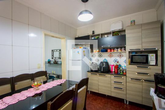 Cozinha de casa à venda com 4 quartos, 72m² em Jardim Silvana, Santo André