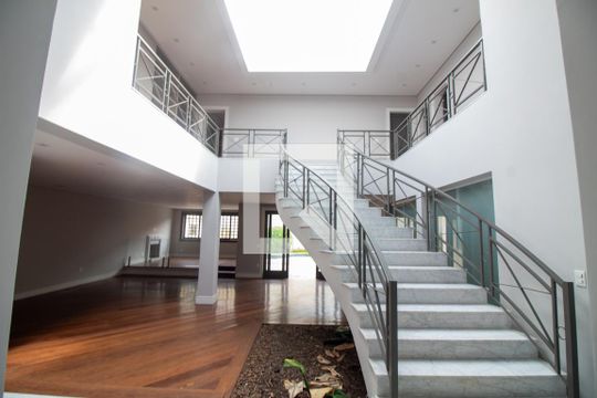 Casa para alugar com 5 quartos, 450m² em Chácara Monte Alegre, São Paulo