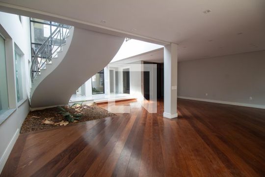 Sala de casa à venda com 5 quartos, 450m² em Chácara Monte Alegre, São Paulo