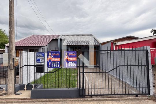 Fachada de casa à venda com 2 quartos, 64m² em Campina, São Leopoldo