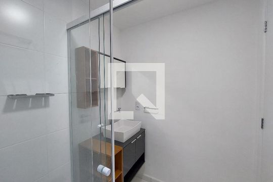 Banheiro de apartamento à venda com 2 quartos, 42m² em Vila Isa, São Paulo
