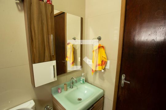 BANHEIRO de casa à venda com 3 quartos, 250m² em Chora Menino, São Paulo