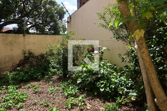 Quintal de casa à venda com 3 quartos, 190m² em Vila do Bosque, São Paulo