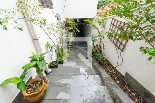Escada externa de casa à venda com 4 quartos, 350m² em Vila Guarani, São Paulo