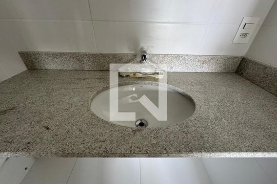 Suíte - Banheiro de apartamento à venda com 3 quartos, 124m² em Barra da Tijuca, Rio de Janeiro