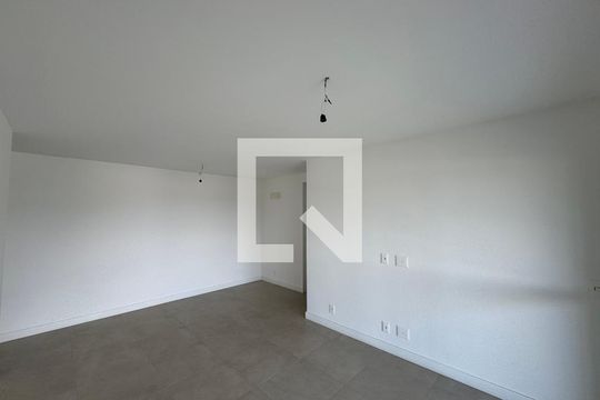 Sala de apartamento à venda com 3 quartos, 124m² em Barra da Tijuca, Rio de Janeiro