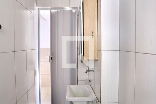Banheiro de apartamento para alugar com 1 quarto, 25m² em Vila Canero, São Paulo