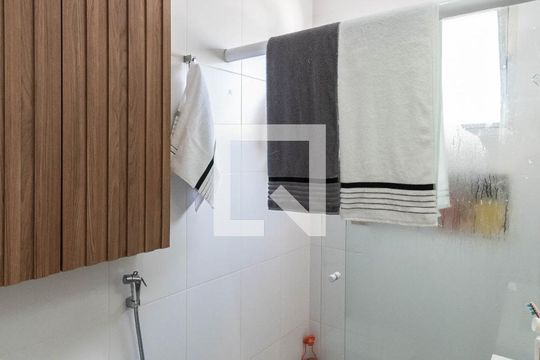 Banheiro de apartamento para alugar com 2 quartos, 74m² em Rio Comprido, Rio de Janeiro