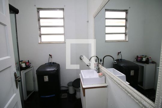 Banheiro de apartamento à venda com 2 quartos, 65m² em Olaria, Rio de Janeiro