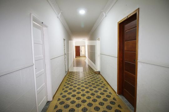 Corredor de acesso de apartamento à venda com 2 quartos, 65m² em Olaria, Rio de Janeiro