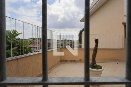 Vista da sala de casa de condomínio à venda com 2 quartos, 120m² em Vila Espanhola, São Paulo