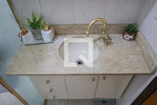 Banheiro de casa de condomínio à venda com 2 quartos, 120m² em Vila Espanhola, São Paulo