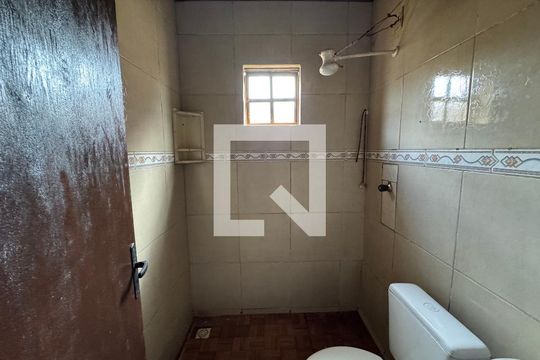 Banheiro Social de casa para alugar com 2 quartos, 80m² em Vicentina, São Leopoldo