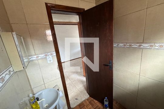 Banheiro Social de casa para alugar com 2 quartos, 80m² em Vicentina, São Leopoldo