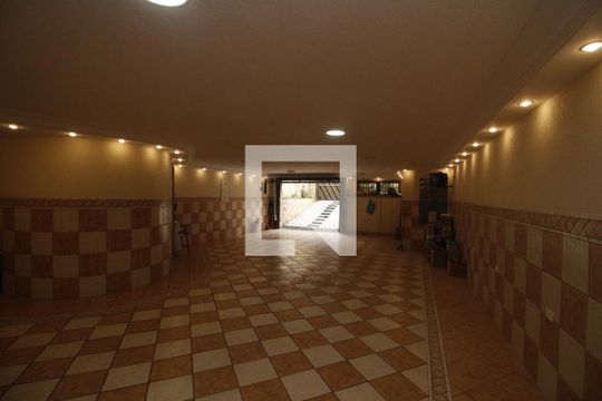 Garagem de casa à venda com 4 quartos, 370m² em Vila Carrão, São Paulo