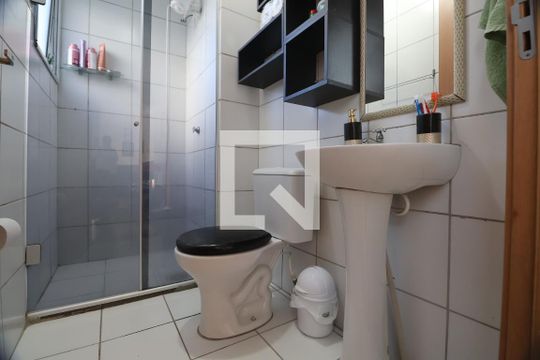 Banheiro de apartamento para alugar com 2 quartos, 47m² em Olaria, Canoas