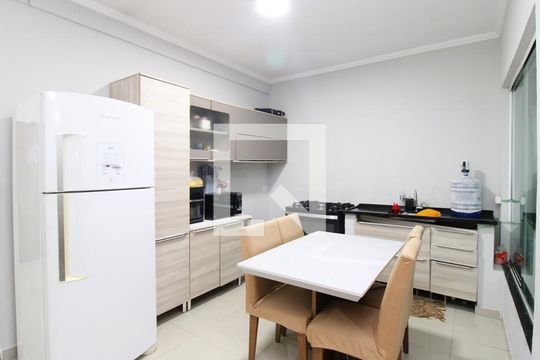 Cozinha de casa para alugar com 2 quartos, 150m² em Vila Nova Carolina, São Paulo