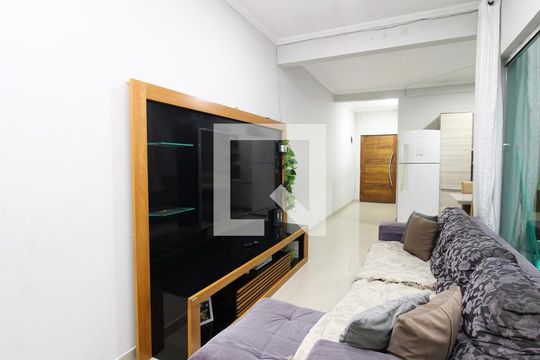 Sala de casa para alugar com 2 quartos, 150m² em Vila Nova Carolina, São Paulo