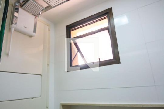 Banheiro de apartamento para alugar com 1 quarto, 380m² em Qi 23, Brasília