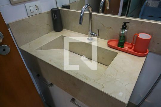 Banheiro de apartamento para alugar com 1 quarto, 380m² em Qi 23, Brasília