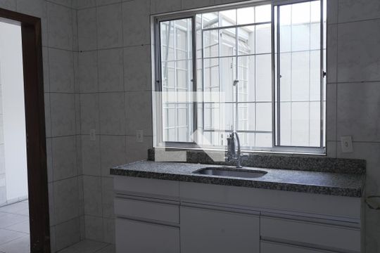 Cozinha de casa de condomínio para alugar com 3 quartos, 90m² em Goiânia, Belo Horizonte