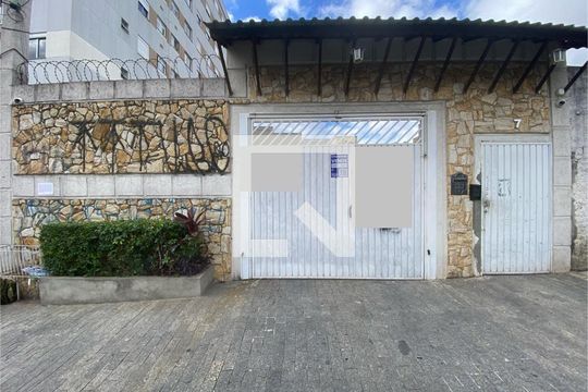 Fachada + placa  de casa de condomínio à venda com 2 quartos, 69m² em Vila Paranaguá, São Paulo