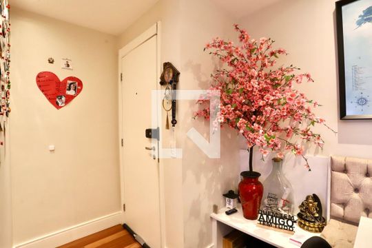 Hall de entrada de apartamento à venda com 2 quartos, 67m² em Brás, São Paulo