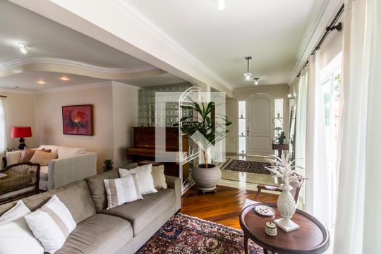 Sala de casa de condomínio para alugar com 6 quartos, 600m² em Residencial das Estrelas, Barueri