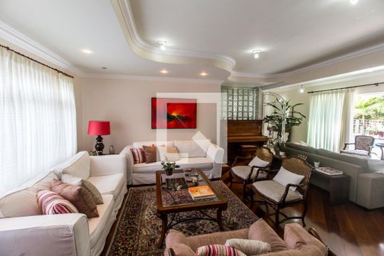 Sala de casa de condomínio para alugar com 6 quartos, 600m² em Residencial das Estrelas, Barueri