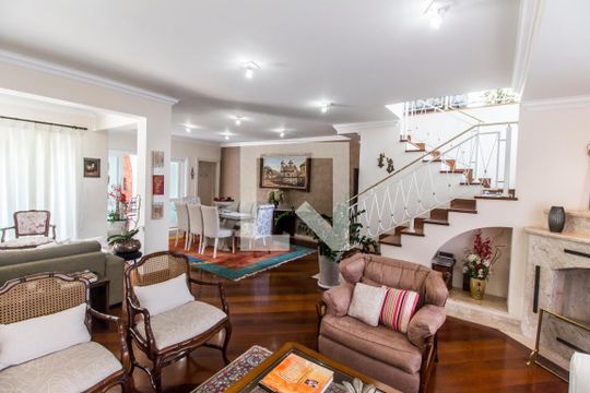 Casa de Condomínio para alugar com 6 quartos, 600m² em Residencial das Estrelas, Barueri