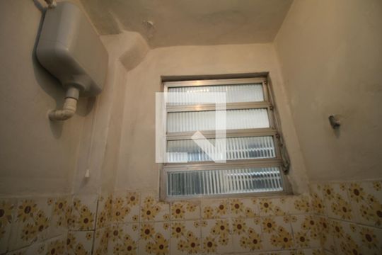 Banheiro de apartamento para alugar com 2 quartos, 50m² em Colégio, Rio de Janeiro