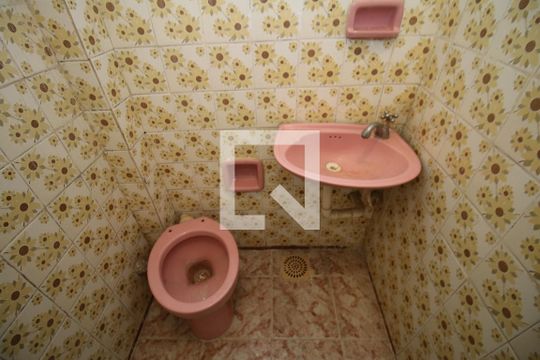 Banheiro de apartamento para alugar com 2 quartos, 50m² em Colégio, Rio de Janeiro