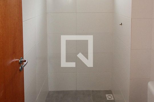 Banheiro de apartamento para alugar com 2 quartos, 35m² em Cidade Continental, São Paulo
