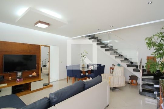 Casa à venda com 3 quartos, 250m² em Vila Carrão, São Paulo