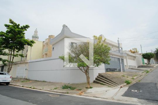 Fachada de casa à venda com 3 quartos, 250m² em Vila Carrão, São Paulo