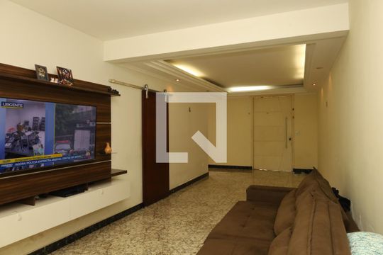 Casa para alugar com 6 quartos, 330m² em Jardim Lideranca, São Paulo