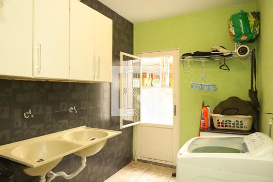 Área de Serviço de casa para alugar com 6 quartos, 330m² em Jardim Lideranca, São Paulo