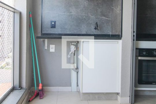 varanda de apartamento para alugar com 1 quarto, 40m² em Cambuí, Campinas