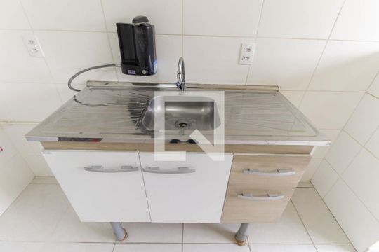 Cozinha de apartamento para alugar com 2 quartos, 33m² em Colônia (zona Leste), São Paulo