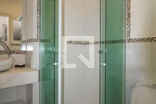 Banheiro da área da churrasqueira de casa à venda com 5 quartos, 330m² em Jardim Quarto Centenário, Campinas