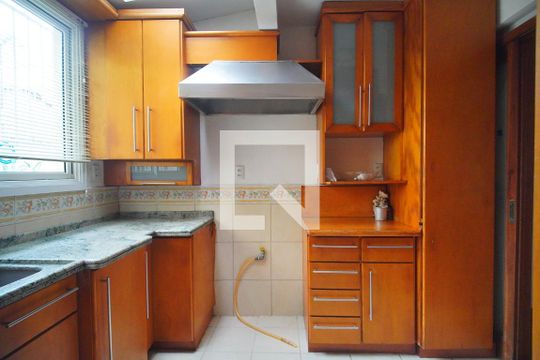 Cozinha de apartamento para alugar com 3 quartos, 94m² em Pátria Nova, Novo Hamburgo