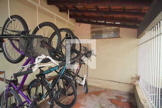 Bicicletario de apartamento para alugar com 3 quartos, 94m² em Pátria Nova, Novo Hamburgo