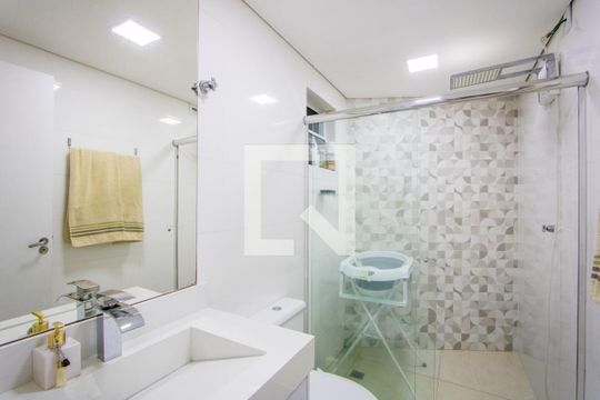 Banheiro de apartamento à venda com 2 quartos, 70m² em Parque Sao Vicente, Santo André