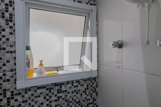 Banheiro de casa de condomínio para alugar com 2 quartos, 69m² em Cidade Líder, São Paulo